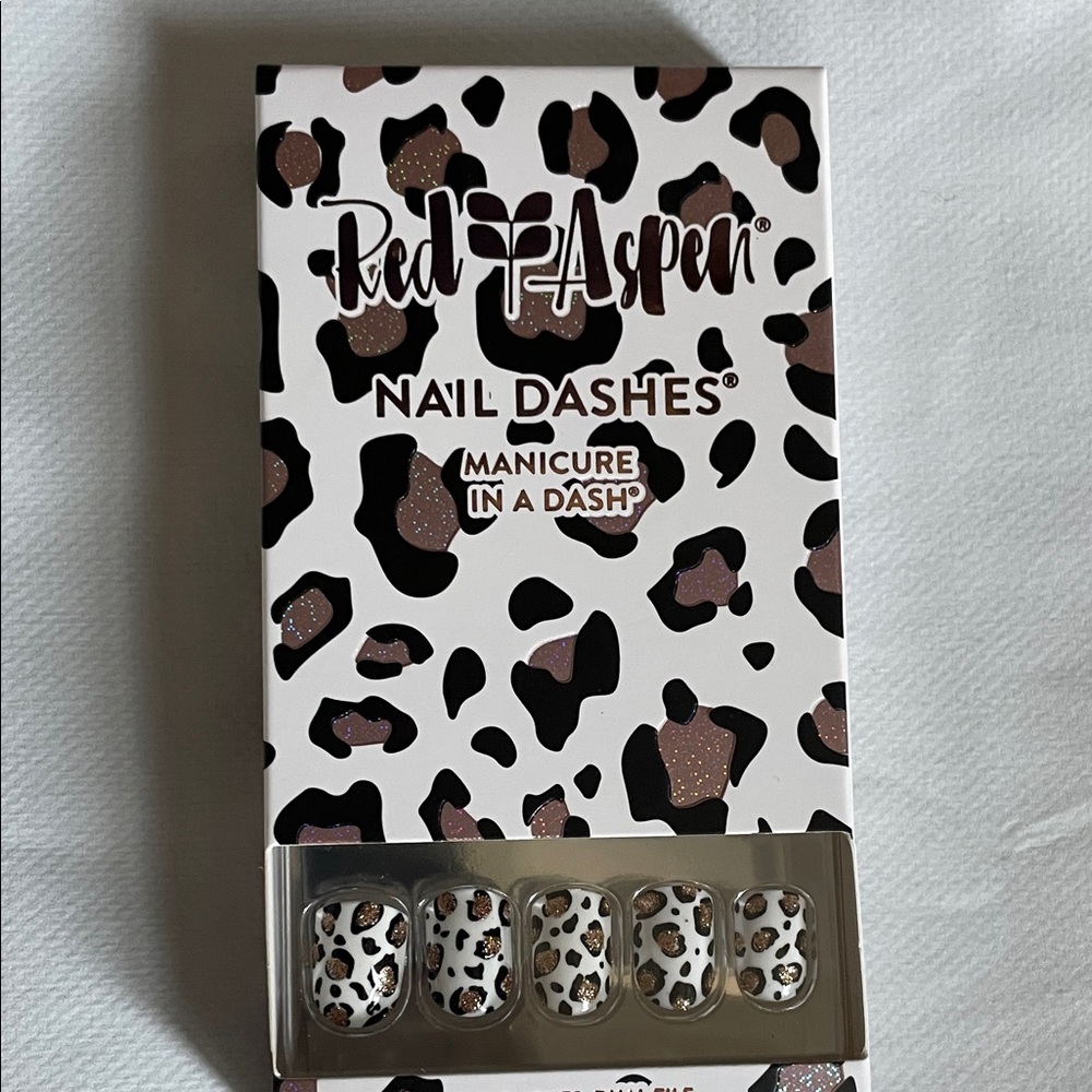 FingerNails, Red Aspen
"Awfully Purr-ty, Posy"